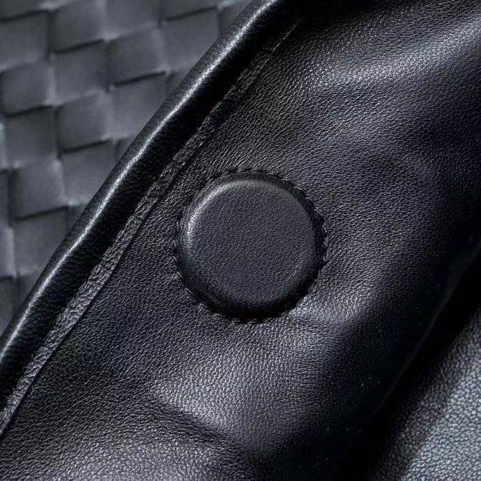 Bottega Veneta Large Hop Bag - Image 19