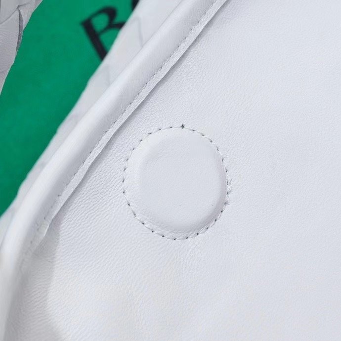 Bottega Veneta Large Hop Bag - Image 23