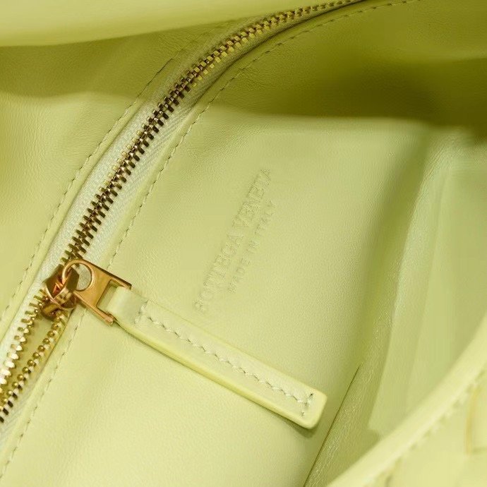 Bottega Veneta Large Hop Bag - Image 13